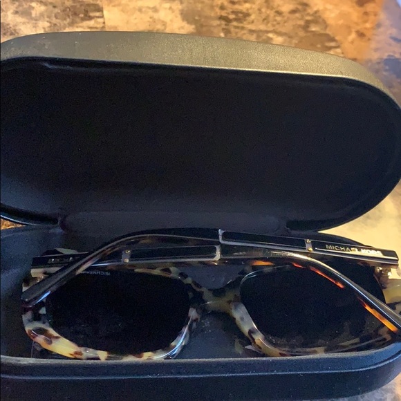 ๐ถ ๐ NWOT MICHAEL KORS ๐ฏ SUNGLASSES - Picture 10 of 14